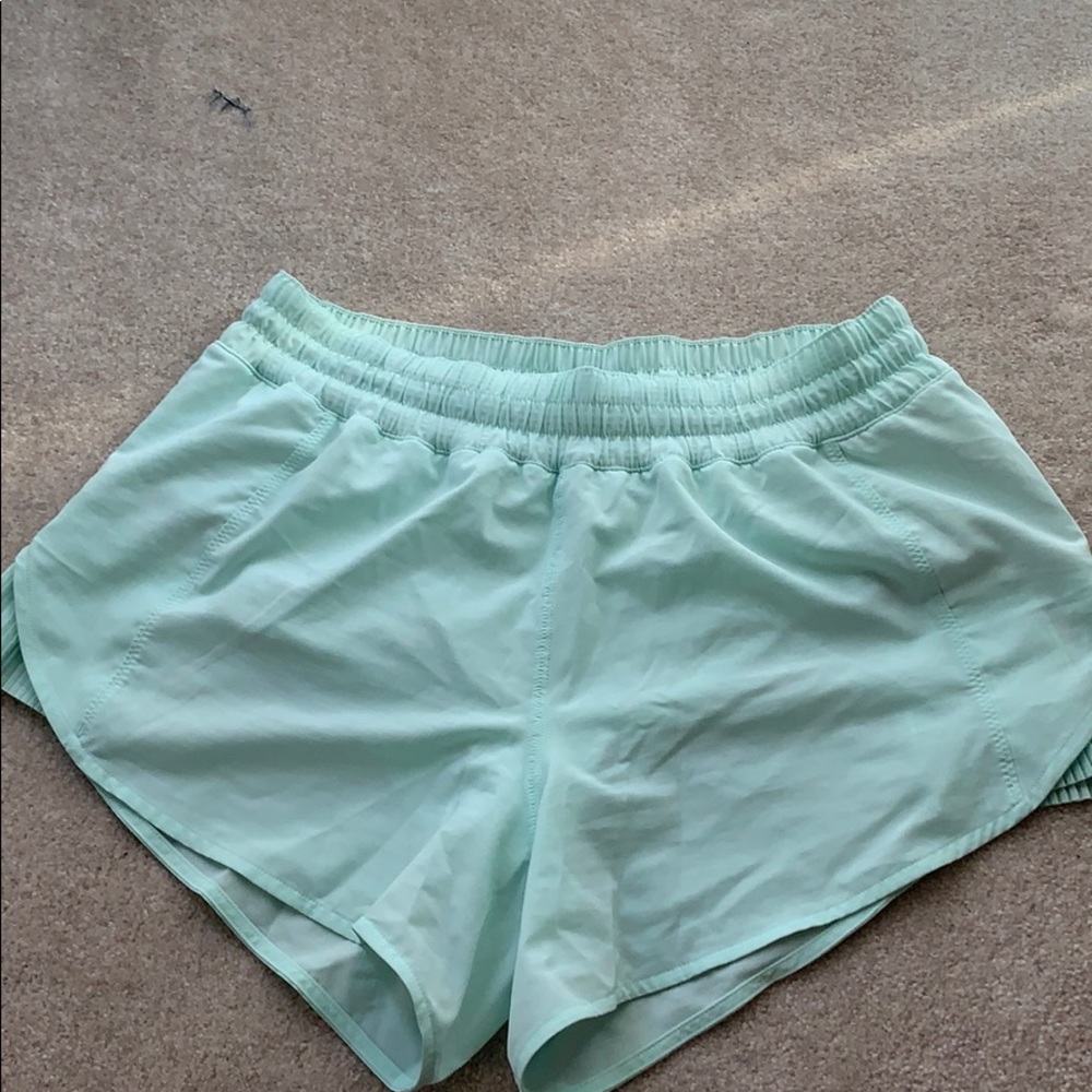 Good seafoam Luluemon short sz8 ruffle sides